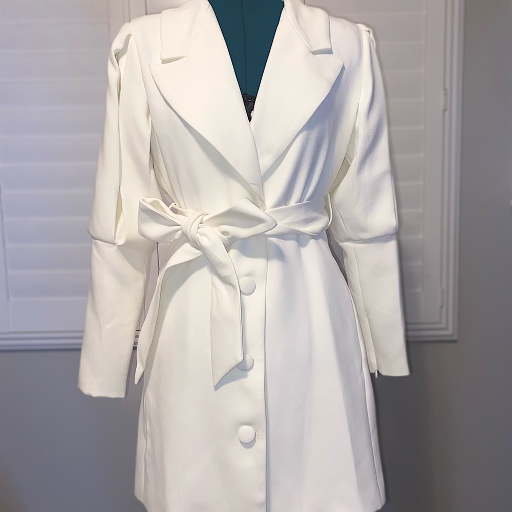White🤍“INA” blazer dress🤍Medium🤍Puff sleeves🤍